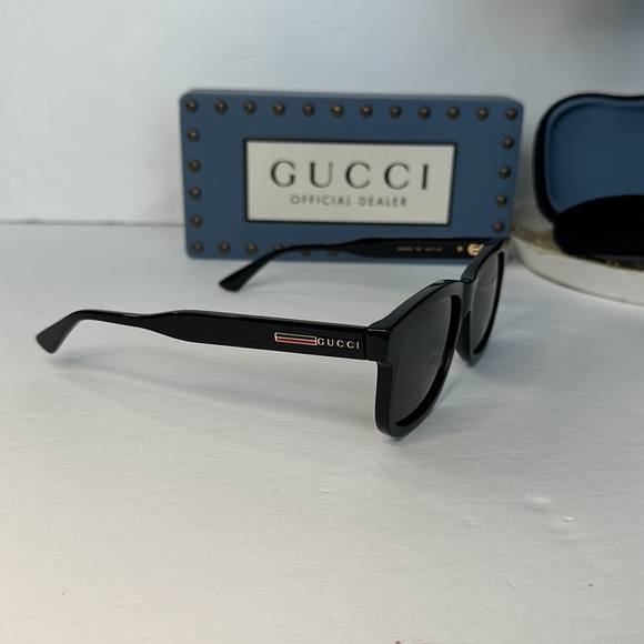 Authentic GUCCI GG0824S 005 square sunglass  black frame with grey lenses - Picture 11 of 13